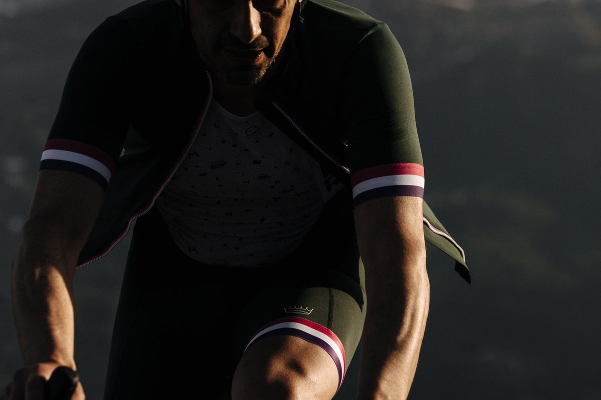 Cyclist in a green Saint-Étienne jersey, seen from up close